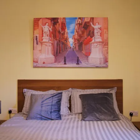 11 St Joseph Apartament *