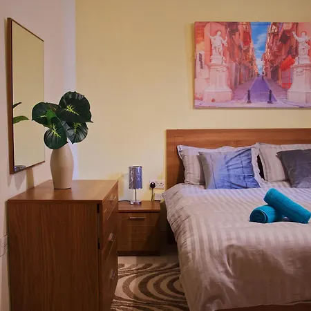 11 St Joseph Apartament