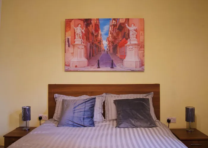 11 St Joseph Apartament *