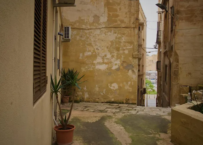 11 St Joseph Apartament *